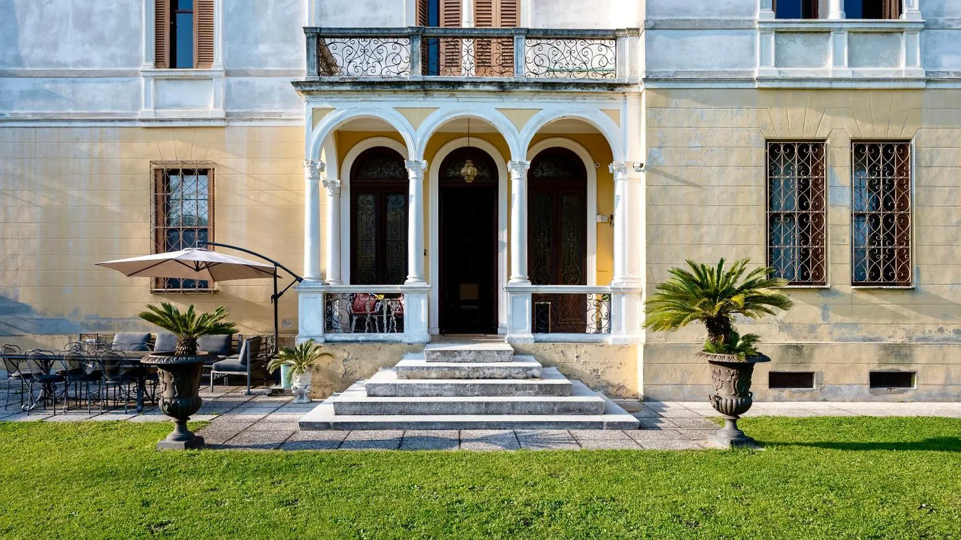 Apartment Villa Liberty Venezia -Jacuzzi And Gardens- Dimora Storica A Soli 20Km Da Venezia Mira