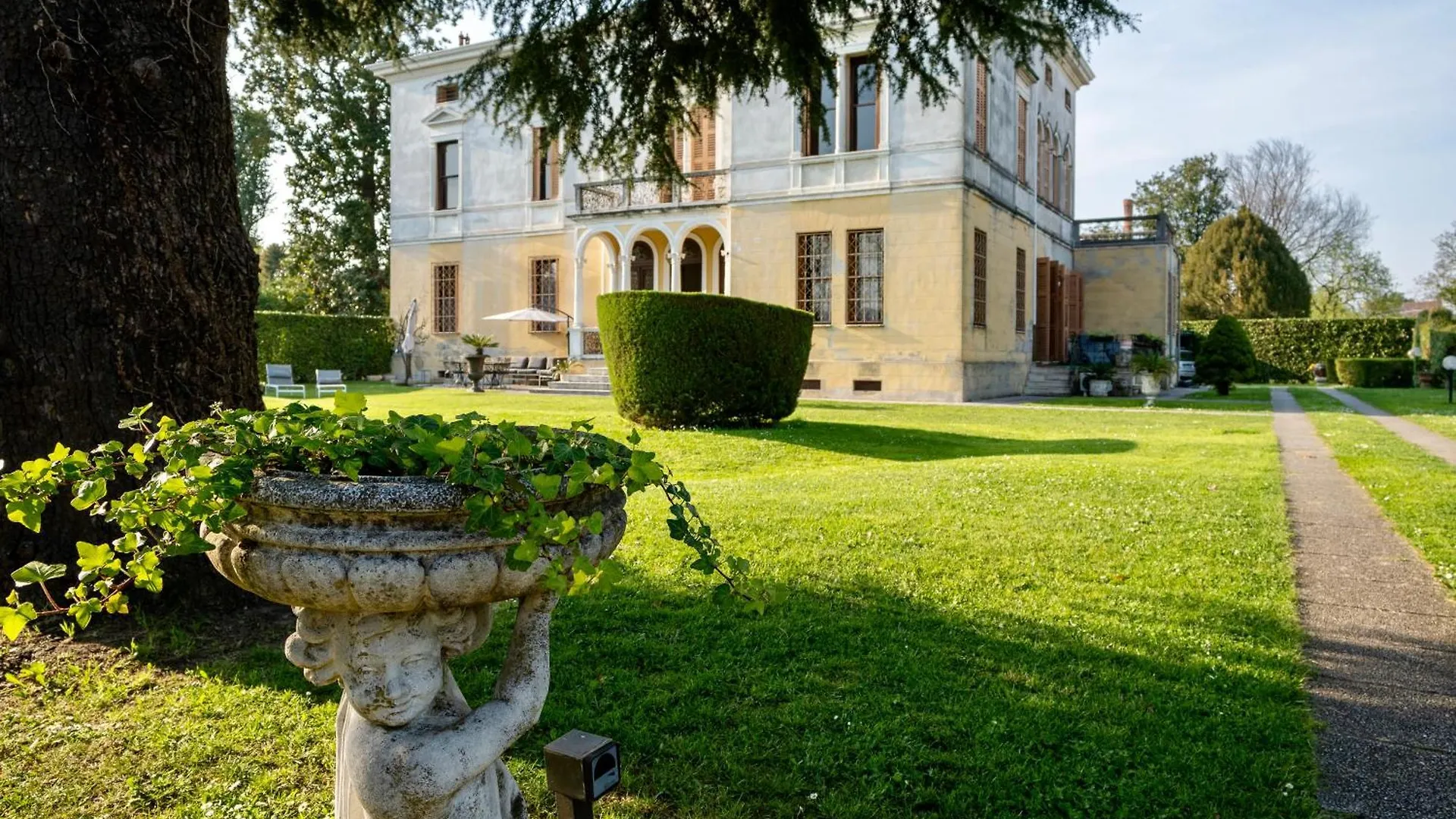 Villa Liberty Venezia -Jacuzzi And Gardens- Dimora Storica A Soli 20Km Da Venezia Mira Apartment