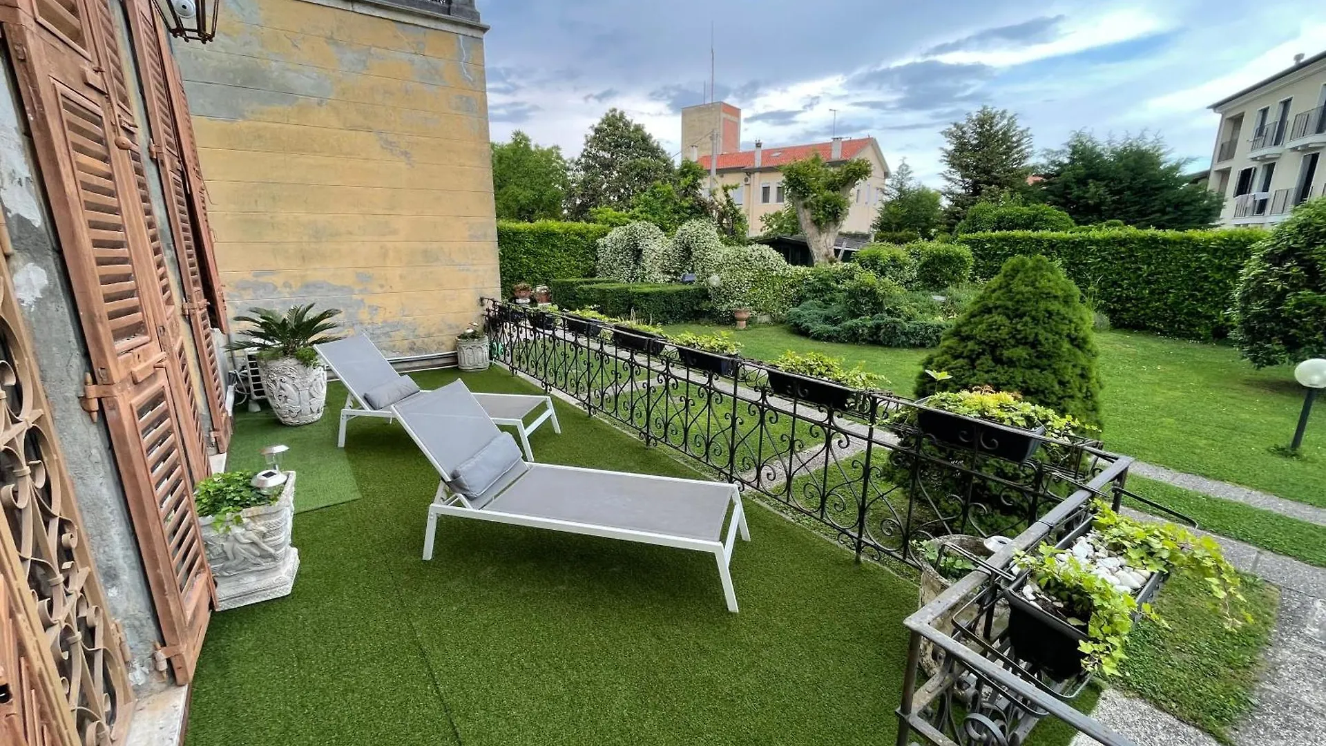 Apartment Villa Liberty Venezia -Jacuzzi And Gardens- Dimora Storica A Soli 20Km Da Venezia Mira