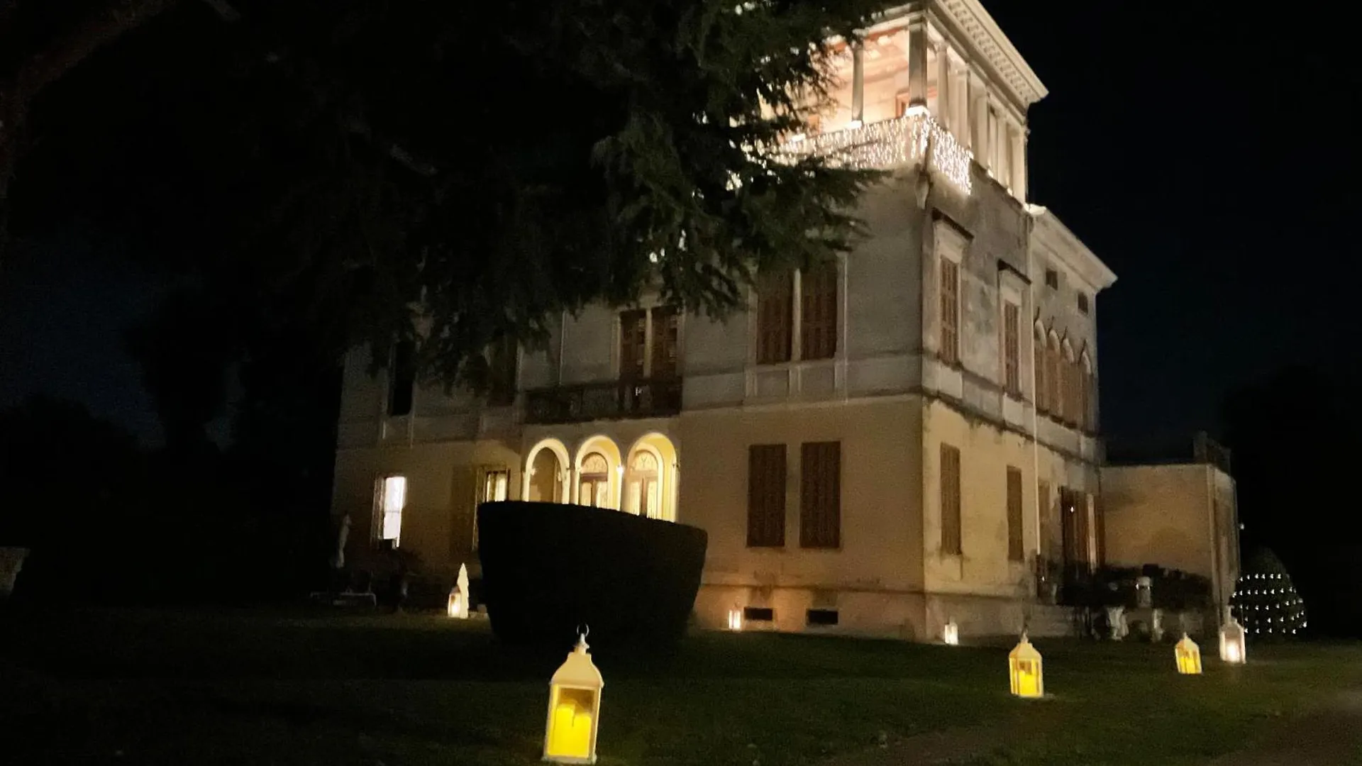 Appartamento Villa Liberty Venezia -Jacuzzi And Gardens- Dimora Storica A Soli 20Km Da Venezia Mira Italia